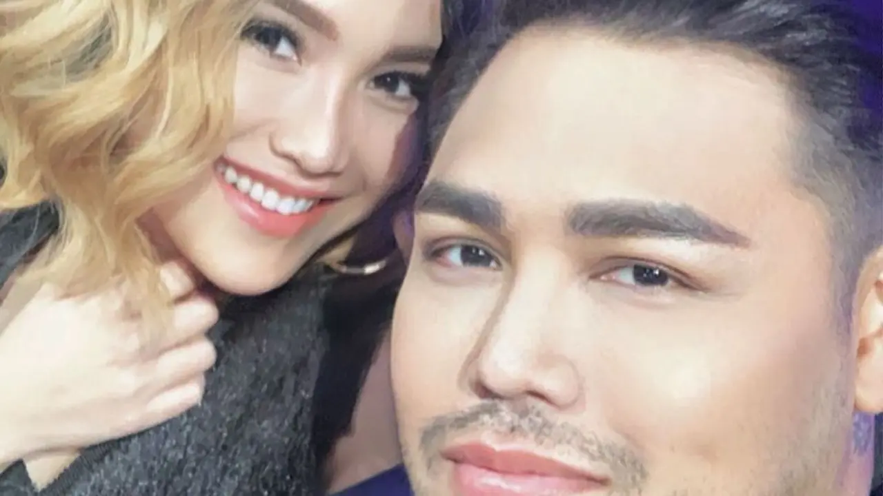 6 Potret Gaya Rambut Terbaru Ayu Ting-Ting, Pendek dan Pirang