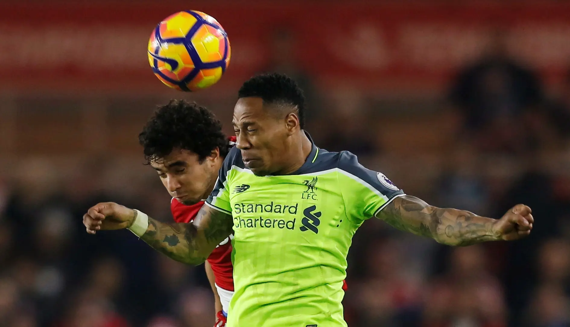 Fabio (belakang) saat berduel dengan pemain Liverpool, Nathaniel Clyne. (Reuters/Ed Sykes)