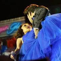 Berbagai suguhan menarik diberikan Bunga Citra Lestari dalam konser menandai 1 dekade berkarya di panggung musik. Konser bertajuk It's Me BCL itu, dibuka dengan lagu Karena Ku Cinta Kau. (Bambang E. Ros/Bintang.com)