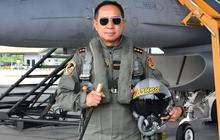 Terima Wing Kehormatan dari AU, Potret Gagah Panglima TNI Pose di Pesawat Tempur jadi Sorotan