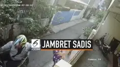 Seorang pria tega menjambret ibu yang sedang menggendong. Akibatnya, sang ibu terjatuh bersama bayinya. Aksi tersebut terekam kamera CCTV.