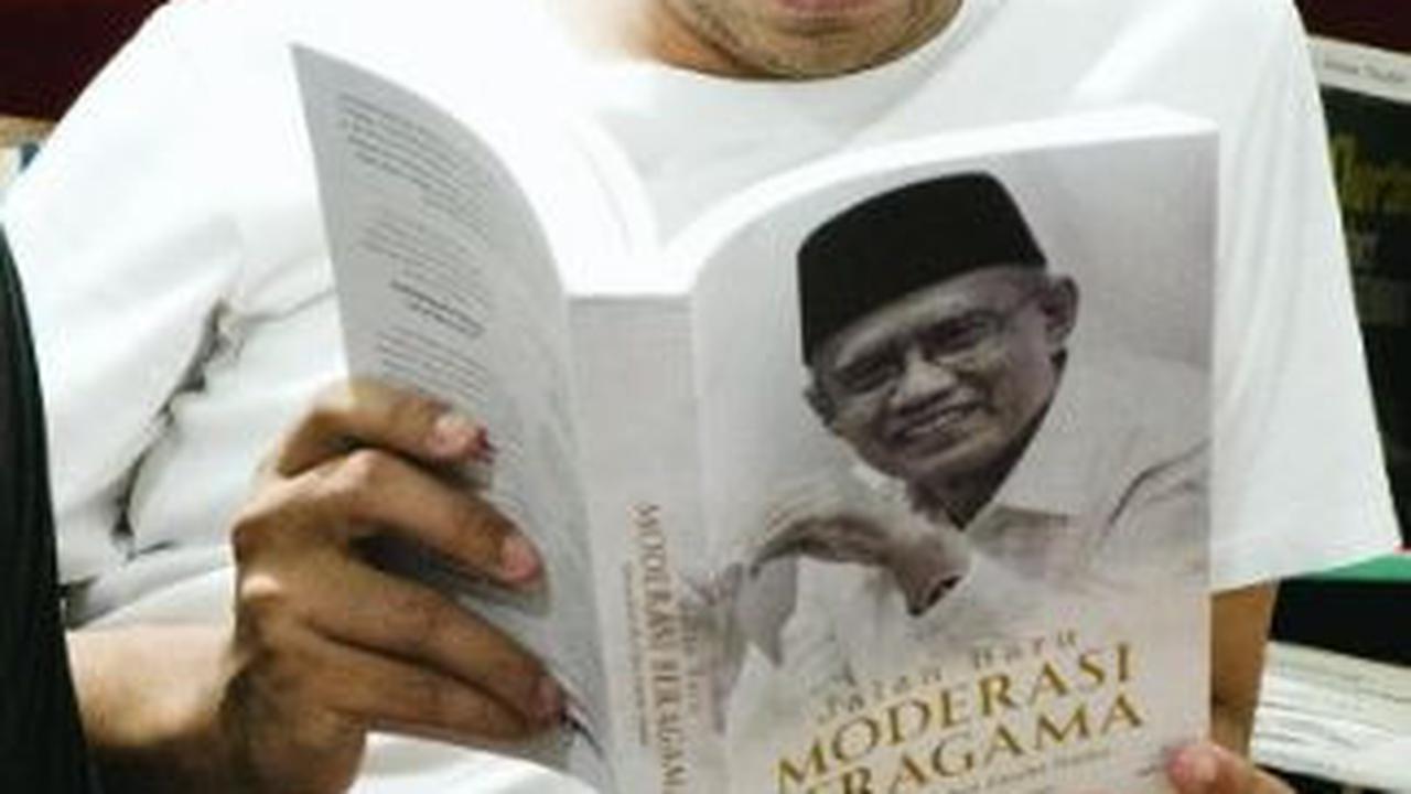 Berbicara tentang acara di bulan Ramadan, tentu tak bisa dilepaskan dari sosok Habib Industri, Habib Jafar. Laki-laki yang pernah hidup dan besar di Madura ini biasanya mengisi acara LOGIN yang tayang di Youtube milik Deddy Corbuzier. Selain itu Habib Jaf