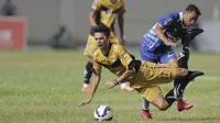 Carlos Raul mencetak gol kemenangan Mitra Kukar atas Persib di menit ke-83. Maung Bandung harus rela takluk 0-1.