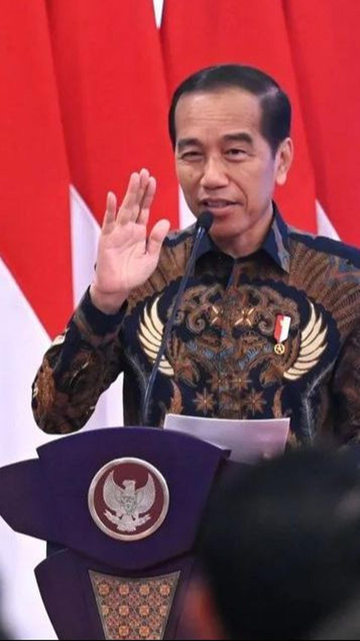 "Siapa yang sanggup? ada kota yang APBD nya sanggup? tunjuk jari saya beri sepeda, enggak ada yang mampu," ujar Jokowi.