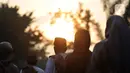 <p>Umat muslim saat tiba untuk mengikuti sholat Idul Fitri 1443 Hijriah di kawasan Jatinegara, Jakarta Timur, Senin (2/5/2022). Setelah sempat ditiadakan selama dua tahun akibat pandemi Covid-19, Simpang Jatinegara kembali digunakan warga untuk menggelar salat Idul Fitri. (merdeka.com/Iqbal S. Nugroho)</p>