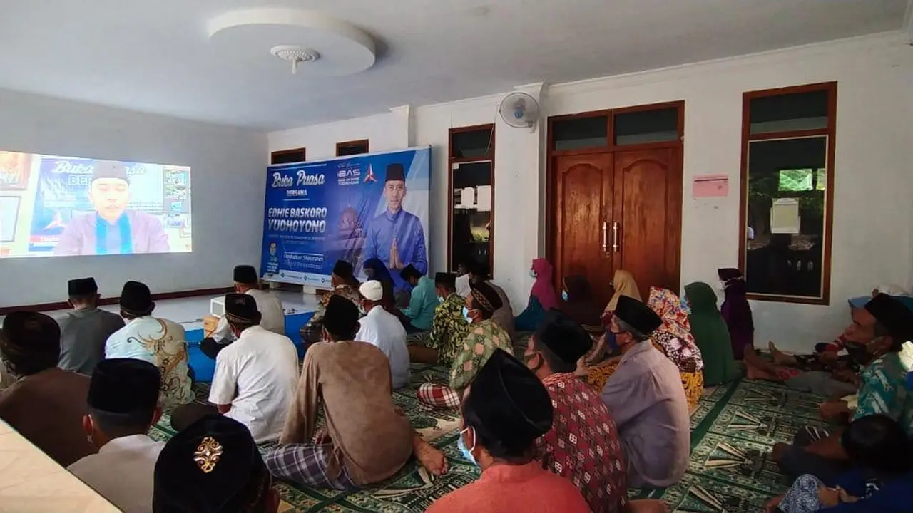 Ibas menyapa jemaah Masjid At-Taqwa Pacitan dan jemaah Musala Al Mustaqim Trenggalek, Sabtu (1/5/2021). (Foto: Istimewa)