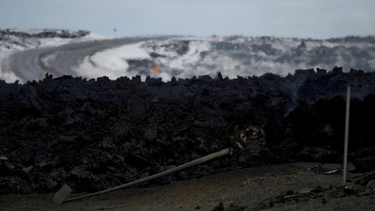 Letusan kedua ini membuat gunung berapi Sylingarfell menyemburkan aliran lava hingga 90 meter ke udara. Foto: REUTERS / Frank Nieuwenhuis<br>