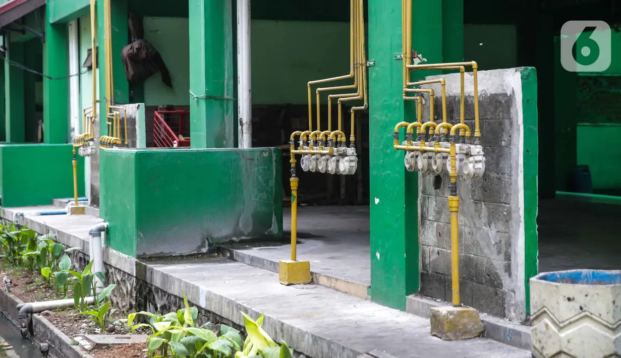 Instalasi aliran gas milik PGN terpasang di Rusunawa Griya Tipar Cakung, Jakarta Timur, Kamis (28/11/2019). Griya Tipar Cakung merupakan rusunawa kedua milik Pemprov DKI Jakarta yang telah dialiri jaringan pipa gas PGN. (Liputan6.com/Faizal Fanani)