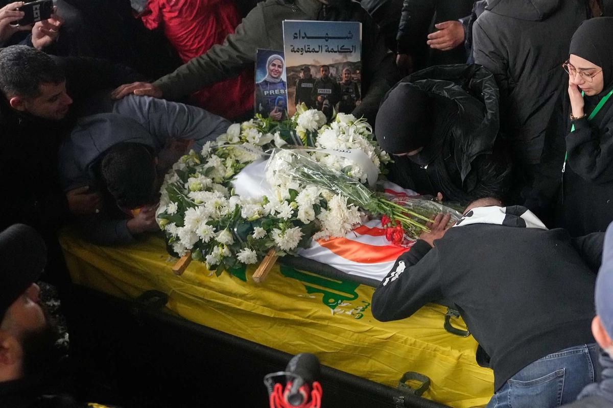 FOTO: : Tiga Jurnalis Tewas dalam Serangan Udara Israel di Lebanon