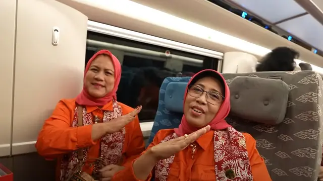 Iriana Jokowi kembali jajal kereta cepat Whoosh bersama anggota Organisasi Aksi Solidaritas Era Kabinet Indonesia Maju (OASE KIM). (Foto: Tangkapan Layar Youtube Sekretariat Presiden)