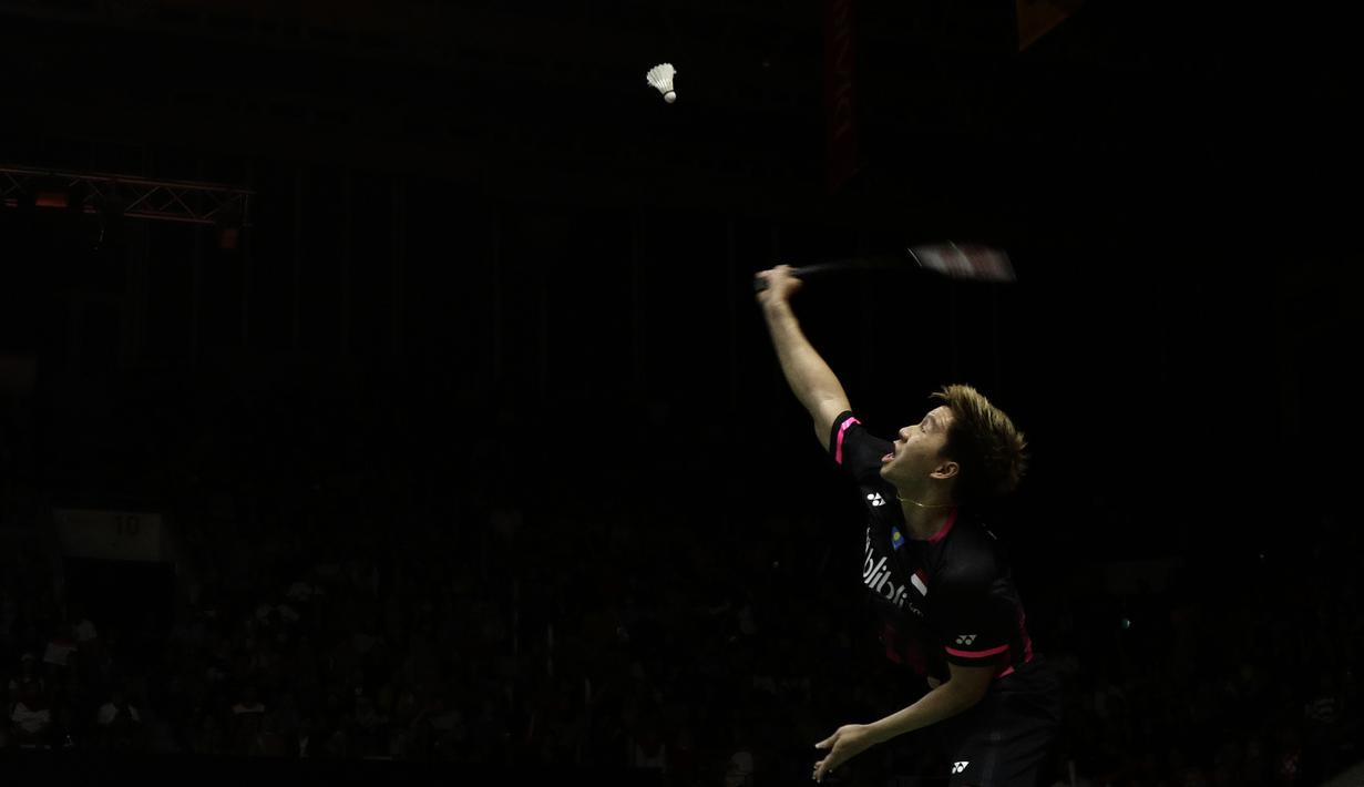 Ganda putra Indonesia, Kevin Sanjaya Sukamuljo/Marcus Fernaldi Gideon, saat menghadapi ganda Malaysia, Aaron Chia/Soh Wooi Yik, pada laga Indonesia Masters 2020 di Istora Senayan, Jakarta, Sabtu (18/1). Kevin/Marcus menang dua gim dengan skor 21-19 dan 21-19. (Bola.com/Yoppy Renato)