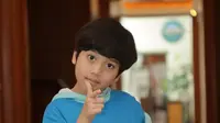 Pesona Adam Xavier yang Menggemaskan dan Natural di Balik Proses Syuting Film Senin Harga Naik