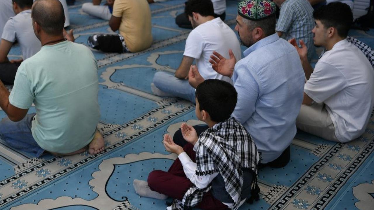 7 Cara Mendidik Anak Agar Rajin Beribadah