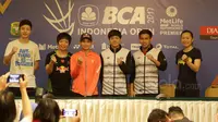 Para Atlet Bulutangkis Indonesia Indonesia Open 2017 dari China, Thaliand, Taiwan dan Amerika Serikat berfoto usai mengikuti sesi press conference di Hotel Sultan, Jakarta, Minggu (11/6/2017). (Bola.com/Nicklas Hanoatubun)