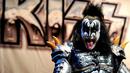 Musisi Gene Simmons dari grup rock KISS hadir pada sebuah konferensi pers untuk mengumumkan KISS dan Def Leppard "2014 Heroes Tour" di House of Blues pada tanggal 17 Maret 2014 di West Hollywood, California. (AFP Phto/Kevin Winter)