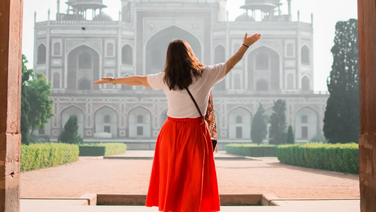 travelling women