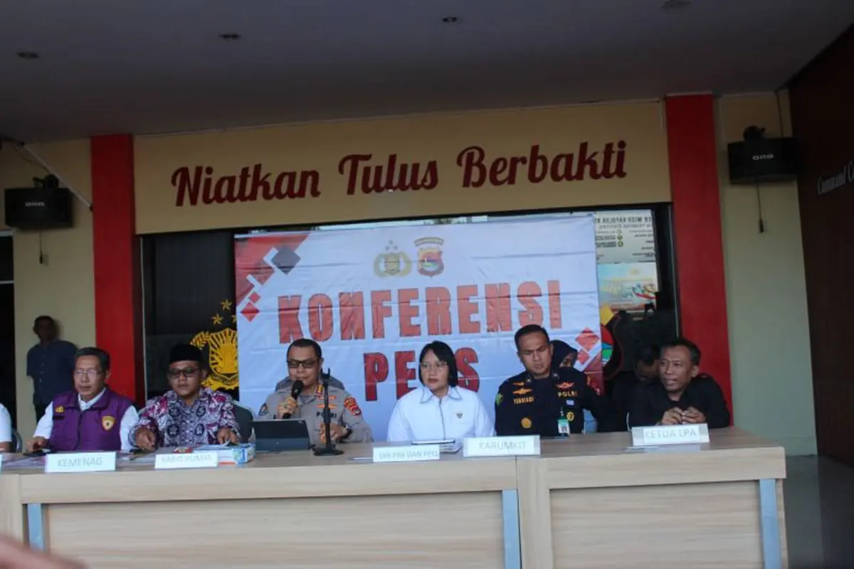Polda NTB Konferensi Pers Kasus Terbakarnya 4 Santri