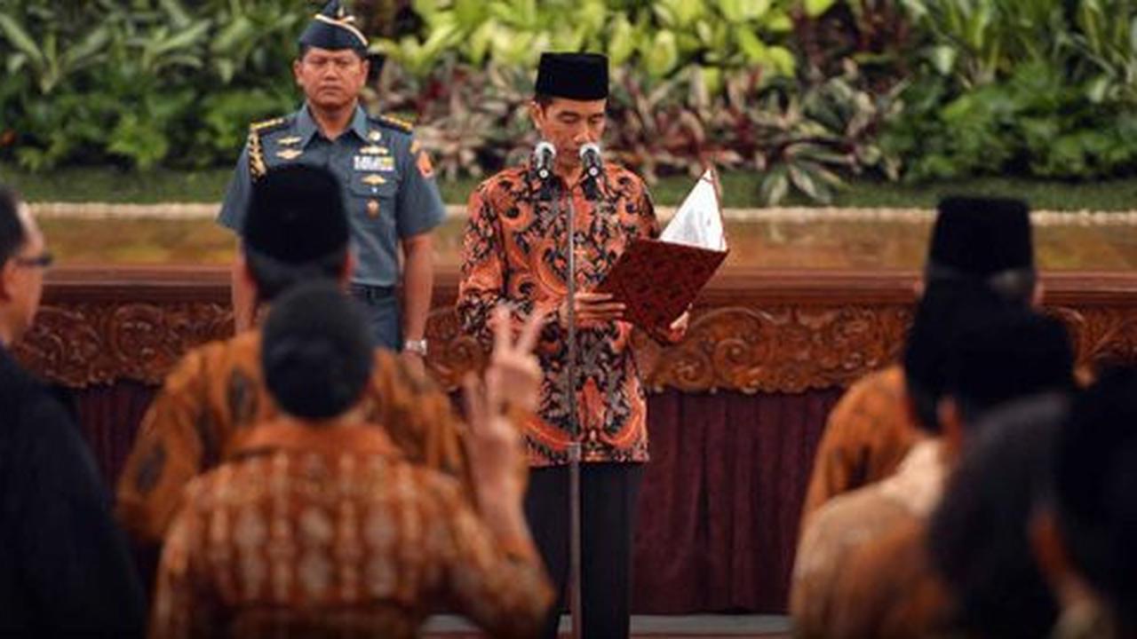 Setahun pemerintahan, Jokowi tersandera kabinet sendiri