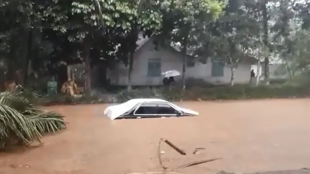 Banjir bandang menerjang Desa Pandansari, Kecamatan Ajibarang, Banyumas, Jawa Tengah. (Foto: Liputan6.com/tangkapan layar video)