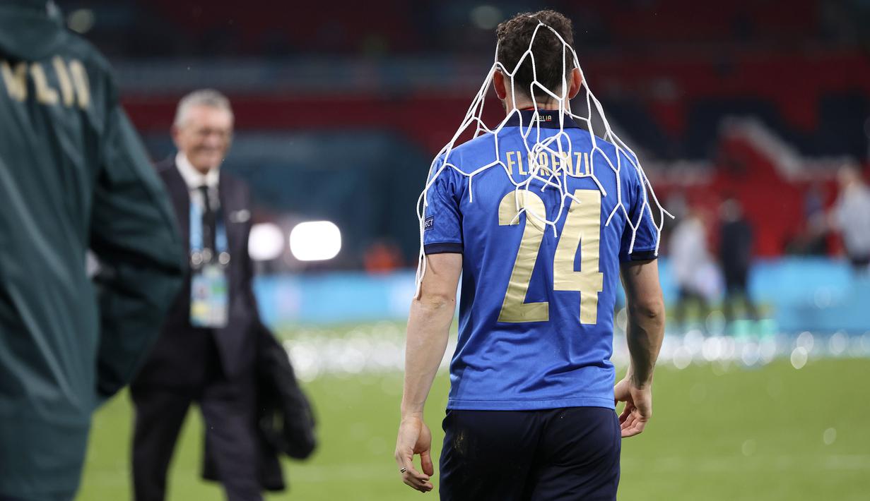 Aksi gunting jaring gawang sebenarnya merupakan hal yang beberapa kali pernah terjadi dalam dunia sepak bola. Hal ini ditunjukkan sebagai perayaan kemenangan suatu tim. (Foto: AP/Pool/Carl Recine)