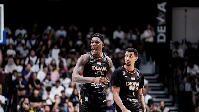 Selebrasi pemain Dewa United saat berlaga di semifinal IBL 2025