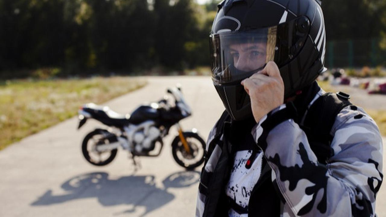 Lepaskan Busa Pada Helm