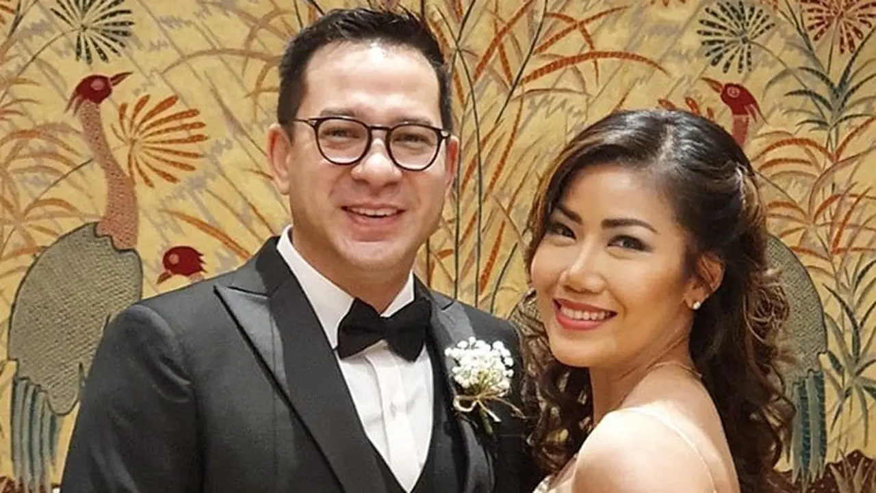 Awet Muda, Ini 7 Pesona Istri Ari Wibowo yang Curi Perhatian
