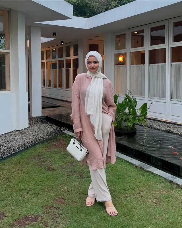 6 Potret terbaru Alya Avivah kakak Aliando yang kini berhijab, parasnya makin mirip sang adik 