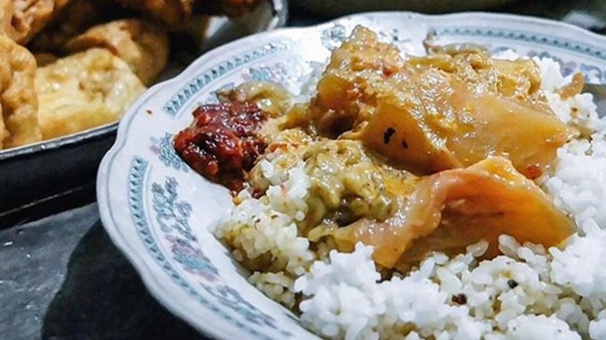 12 Rekomendasi Tempat Makan Nasi Koyor di Semarang dengan Cita Rasa Gurih Autentik