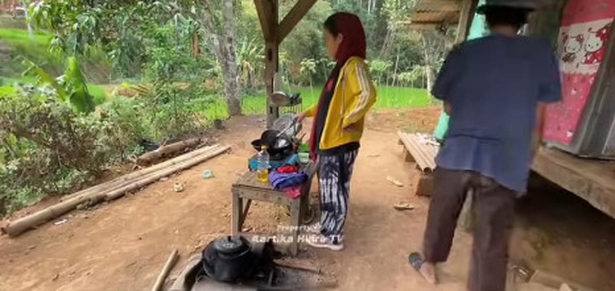 pasutri di tengah hutan