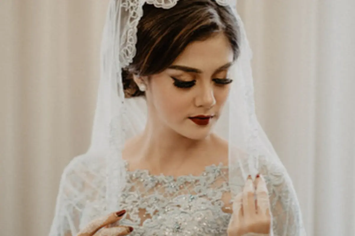 Jadi Pengantin Cantik, Ternyata Ini MUA yang Dandani Biby Alraen
