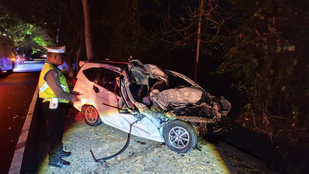 Mobil Oleng ke Jalur Berlawanan, Dua Guru Meninggal Dunia Usai Tabrakan dengan Bus