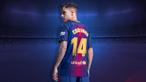 Philippe Coutinho akhirya menggunakan jersey bernomor 14 yang ditinggalkan Javier Mascherano di Barcelona. Coutinho menjadi pemain Brasil pertama yang menggunakan nomor tersebut. (Bola.com/photo fcbarcelona)