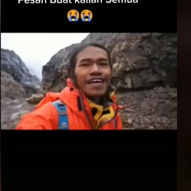 Pesan Menohok Pendaki Gunung Keliling Indonesia Saat Lihat Salju Terakhir di Papua