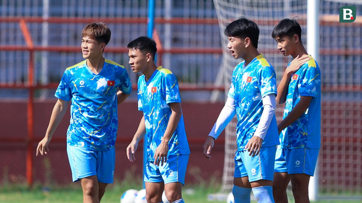 Foto: Di Bawah Terik Panas Matahari Surabaya, Timnas Vietnam U-17 Tetap Lahap Sesi Latihan Jelang Hadapi Indonesia U-17