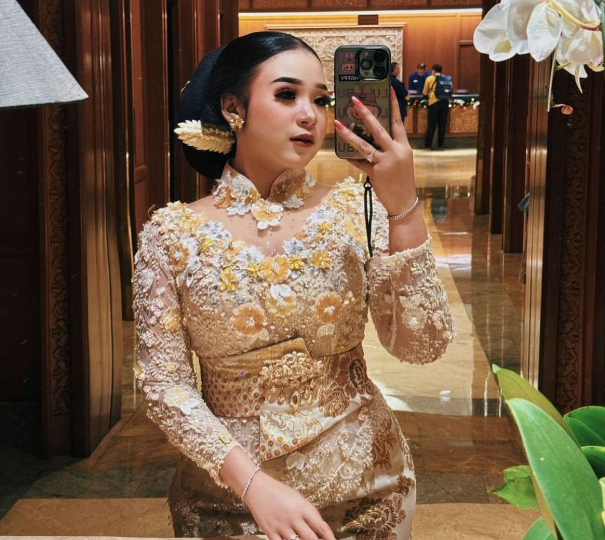 Misteri Sosok Hitam di Foto Selfie Niken Salindry, Kesalahan Kamera atau Penampakan?