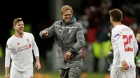 Pelatih Liverpool, Jurgen Klopp, merayakan kemenangan atas Rubin Kazan dalam lanjutan Grup B Liga Europa di Stadion Kazan Arena, Rusia, Jumat (6/11/2015) dini hari WIB. (Action Images via Reuters/Henry Browne)