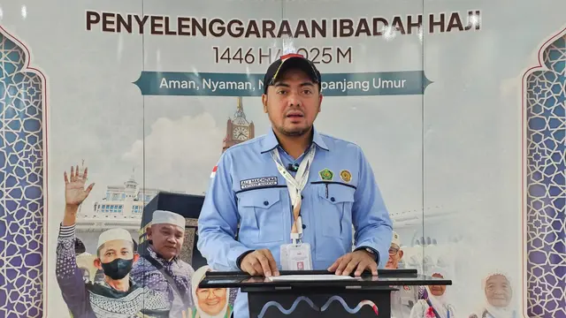 Kepala Daker Makkah PPIH Arab Saudi Ali Machzumi dalam jumpa pers di Makkah, Selasa (17/6/2025). (Liputan6.com/Dinny Mutiah)