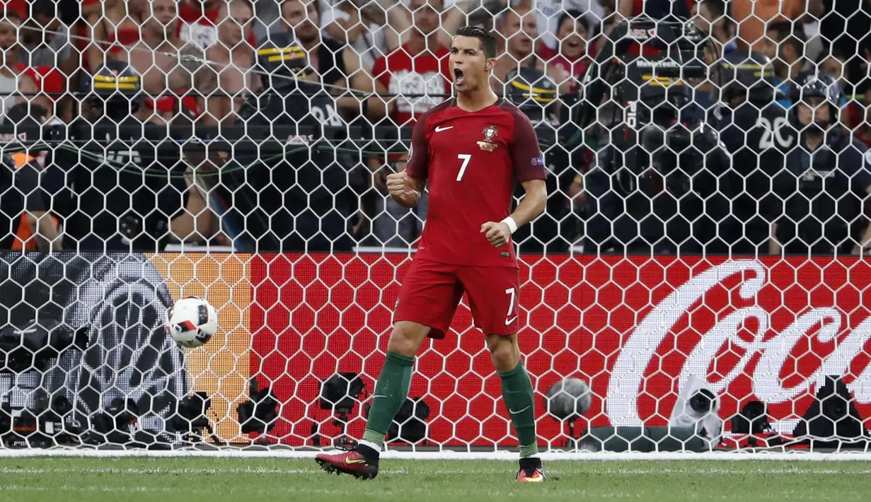 Ekspresi Ronaldo saat mencetak gol lewat penalti melawan Polandia pada perempat final Piala Eropa 2016 di Stade Velodrome, Marseille, Jumat (30/6/2016) dini hari WIB. (REUTERS/Yves Herman)