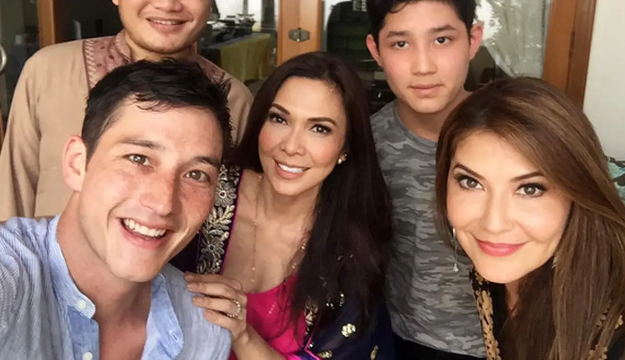 "Wow, byk yg tanya. No, kita ga balikan, tapi kita saling mendukung, saling menghargai dan menghormati satu sama lain," tuulis Tamara Blezsynski dalam akun Instagram.  (Instagram/tamarableszynskiofficial)