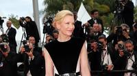 Cate Blanchett kenakan pakaian dari deadstock Louis Vuitton di Cannes Film Festival. (Dok. Twitter/@21metgala)