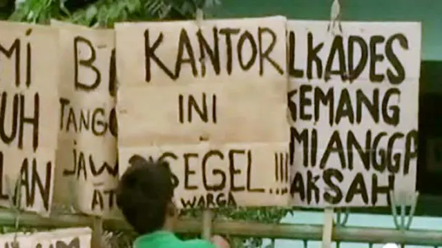 Warga Segel Kantor Desa