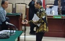 Korupsi Dana Hibah, Politikus Golkar Ini Terdiam Usai Dituntut 12 Tahun Penjara