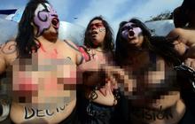 Wanita Peru umbar payudara serukan antikekerasan terhadap perempuan