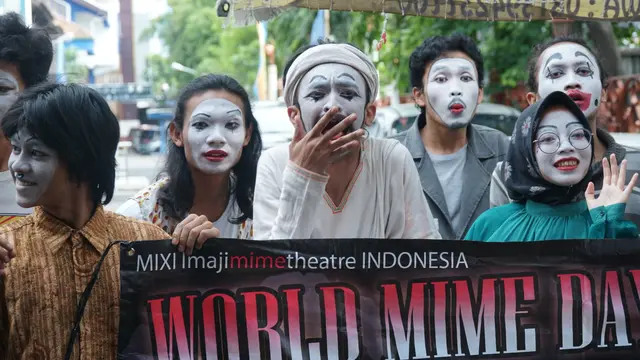 Merayakan hari pantomim