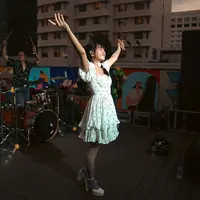 Lihat di sini gaya manggung Ghea Indrawari saat manggung yang super girly. [@gheaindrawari]