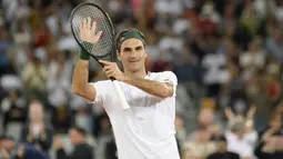 1. Roger Federer (Tenis) - Petenis Swiss ini menempati posisi teratas sebagai atlet dengan pendapatan tertinggi tahun 2020 yaitu sebesar USD 106,3 juta (Rp 1,55 triliun). Endorsement merupakan sumber terbesar pria 38 tahun itu. (AFP/Rodger Bosch)
