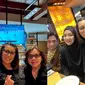 Cindy Fatikasari Bareng Geng Emak-Emak di Kanada (Sumber: Instagram/ebagmoms dan cindyfatikasari18)