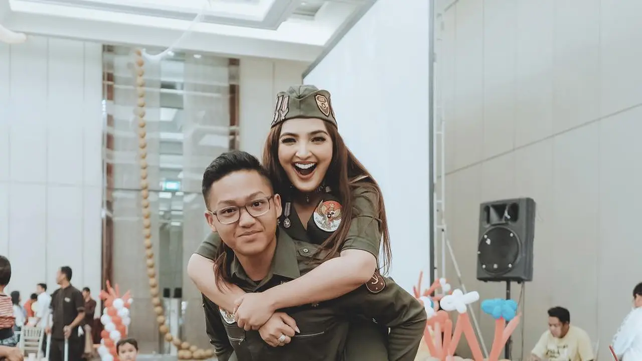 [Bintang] Ashanty dan Azriel