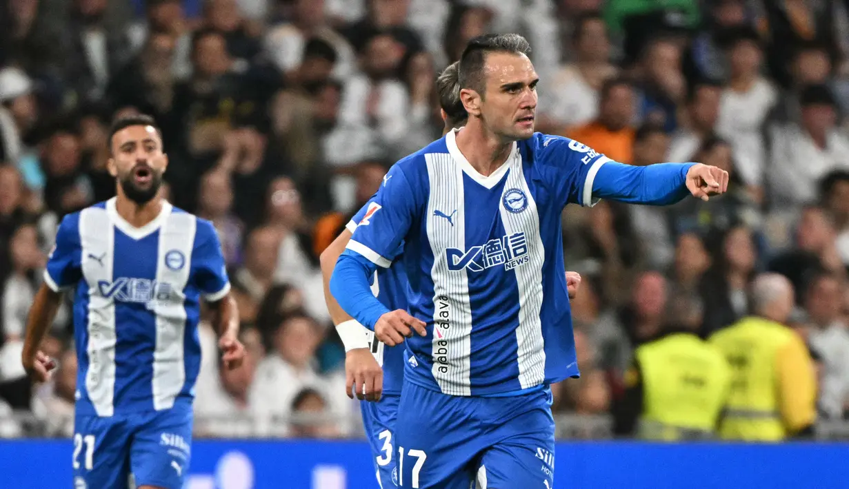 Deportivo Alaves berhasil memperkecil ketinggalan lewat gol yang dicetak Carlos Benavidez pada menit ke-85 dan Kike Garcia (86’). (JAVIER SORIANO/AFP)
